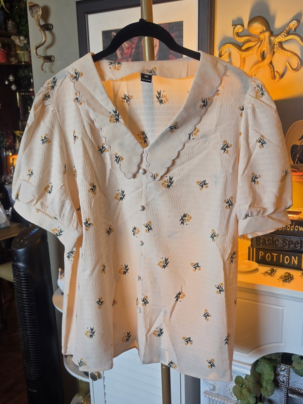 SHEIN Cream Scalloped Collar Short Puff Sleeve Blouse with Floral Print